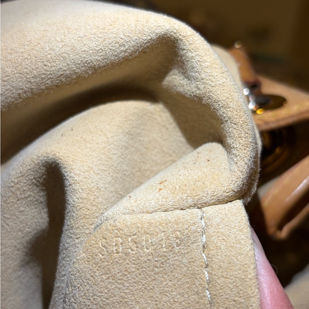 Louis Vuitton Galliera PM monogram shoulder bag. - Picture 9 of 13